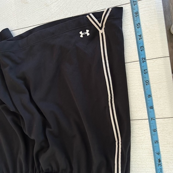 Under armor, heat gear, ladies, extra large lot of two shorts, athletic pull on - Picture 7 of 9